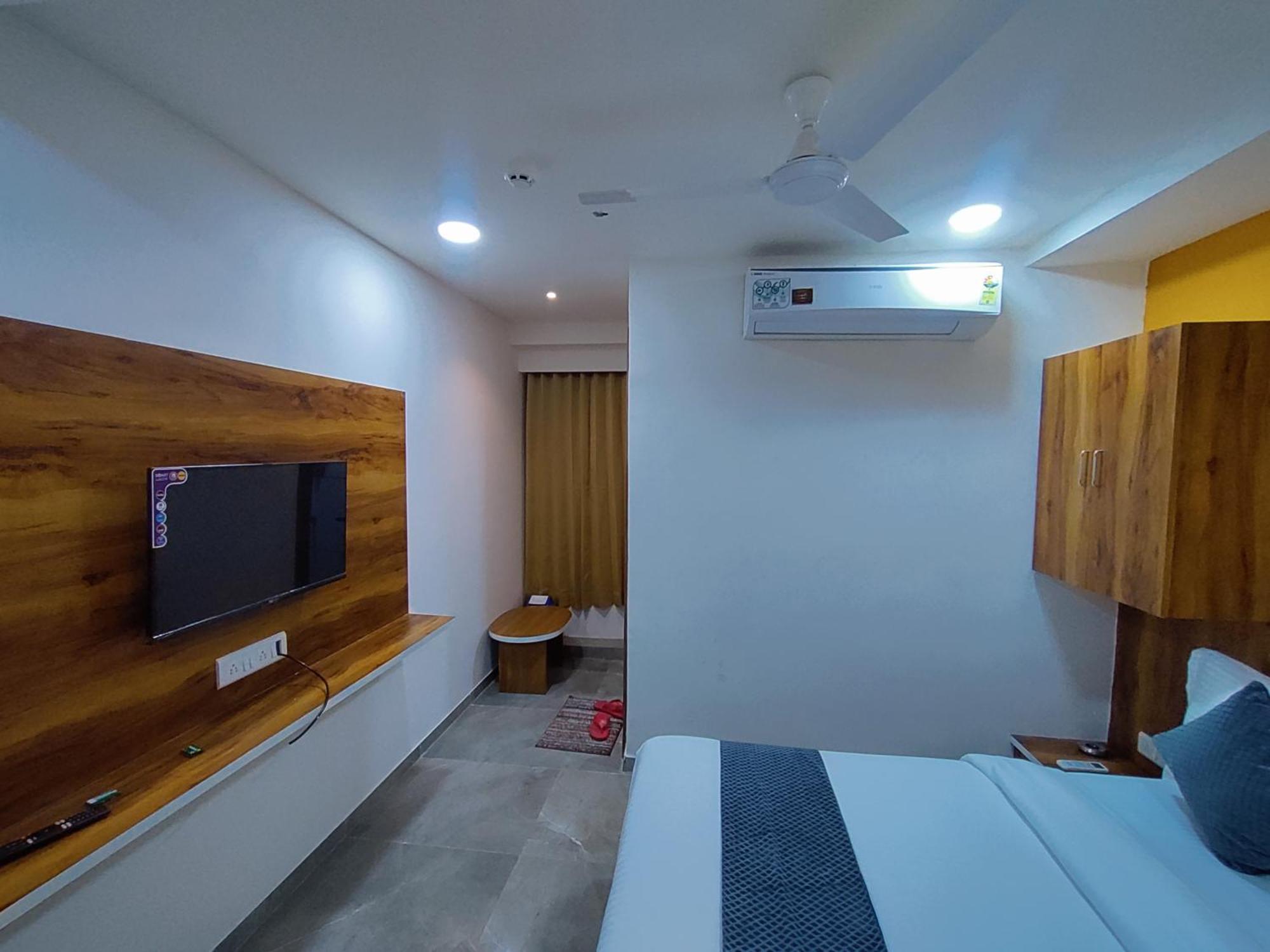 Hotel Lee Park Ahmedabad Exterior photo